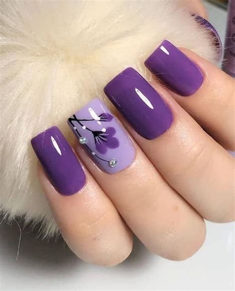 elegantes uñas lilas - diseños de uñas sencillas